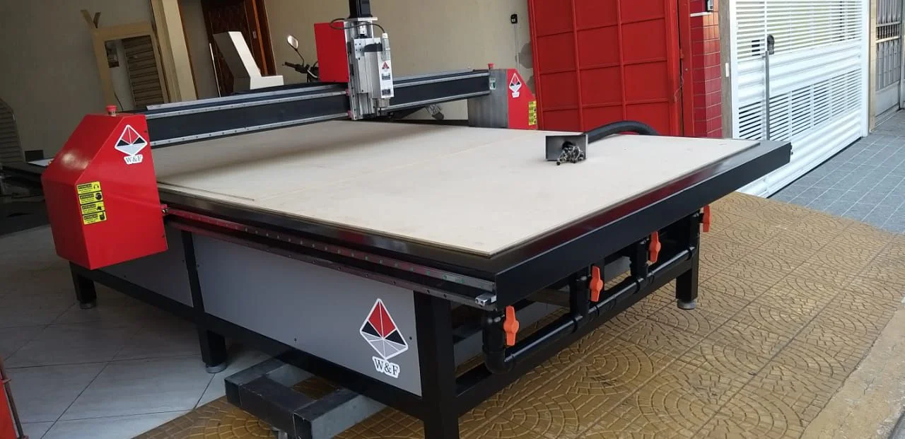 Máquina CNC corte madeira